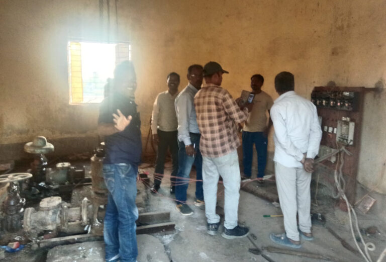 दो महीने से बंद जलापूर्ति योजना का निरीक्षण