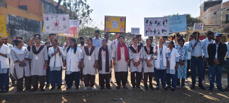 बाल तस्करी व अपहरण के विरोध में स्कूली बच्चों ने लोगों को किया जागरूक
