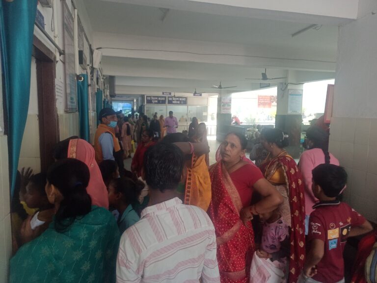 मौसम परिवर्तन का दिखने लगा असर, अस्पतालों में बढ़ी मरीजों की भीड़