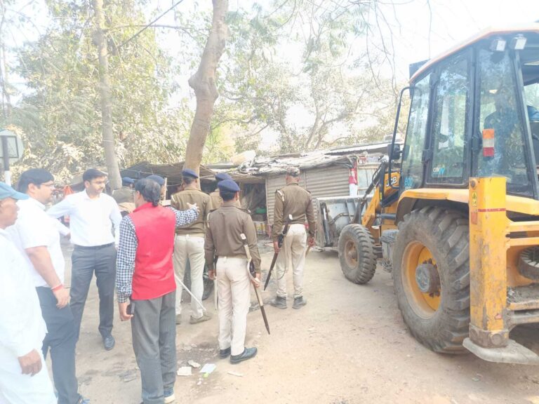 निबंधन कार्यालय से हटाया गया अतिक्रमण