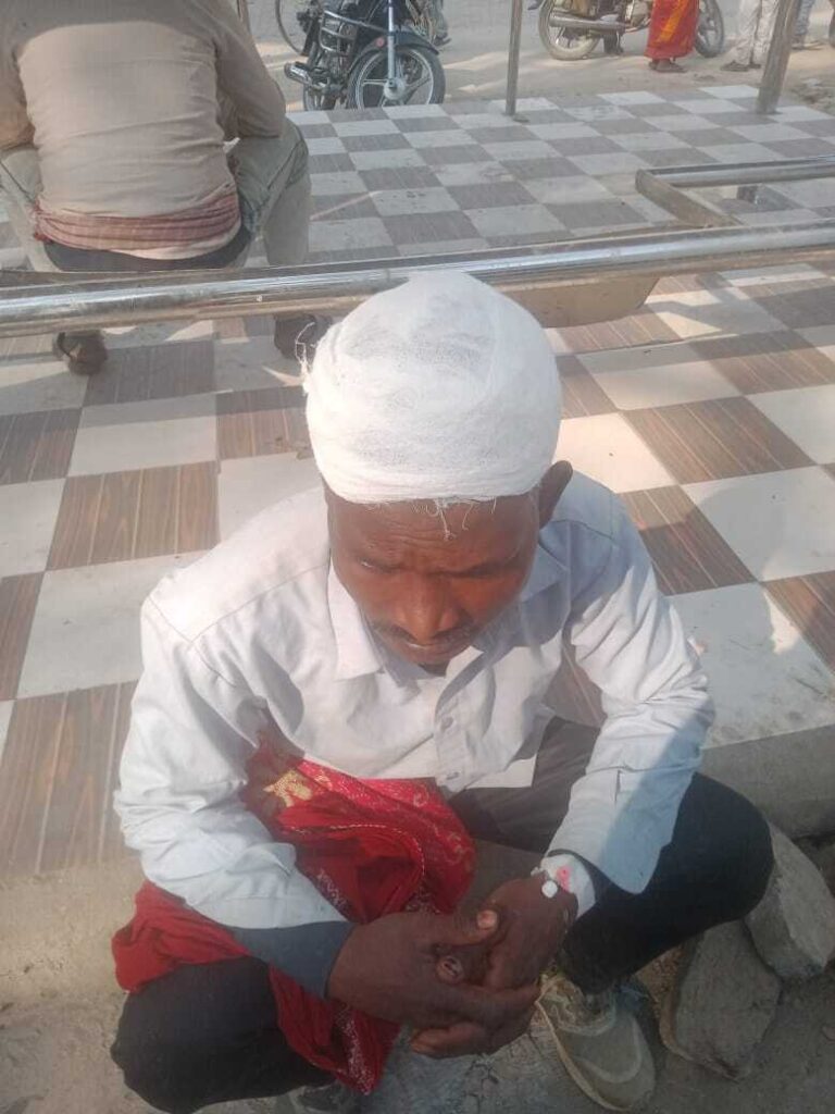 भोज खा रहे महादलित लोगों के साथ मारपीट, दो जख्मी