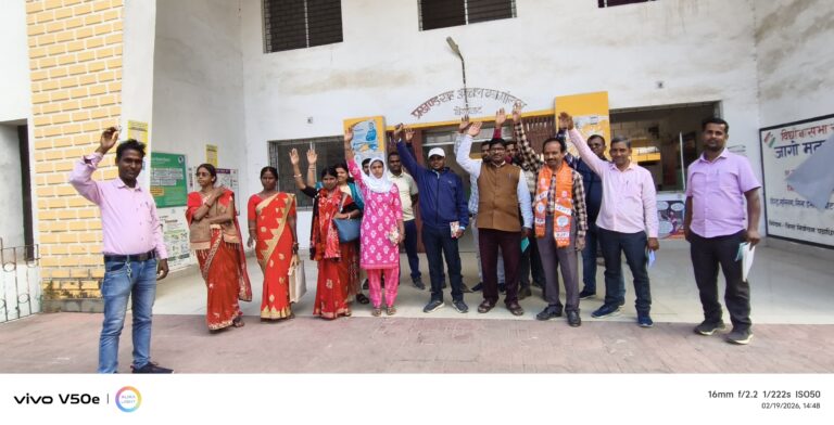 Giridih News :प्रशिक्षण में अव्यवस्था पर भड़के प्रशिक्षु, किया बहिष्कार
