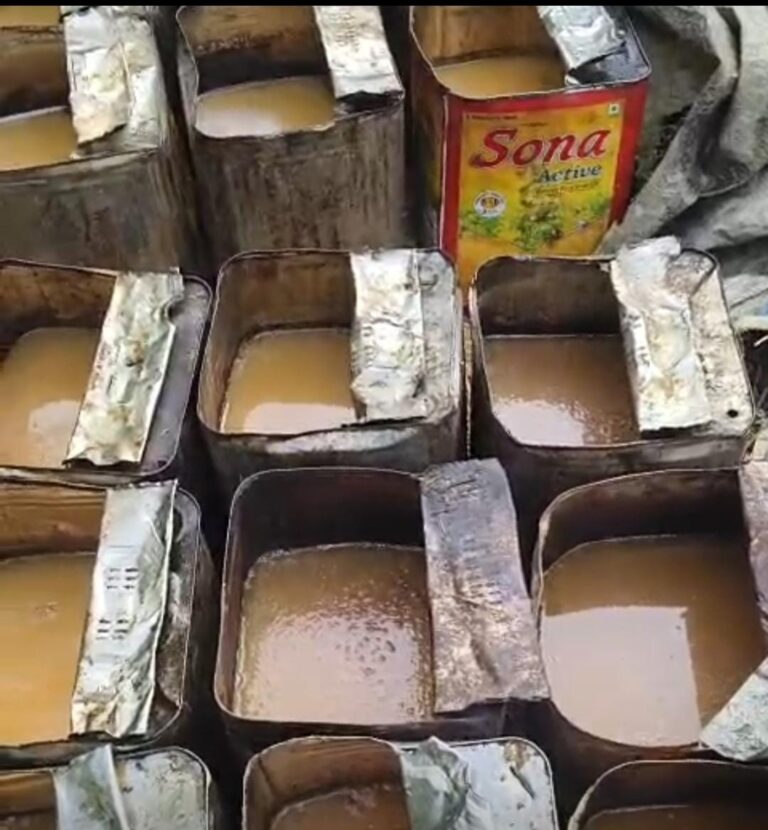 माधवनगर कुड़िया टोला में एक हजार लीटर कच्ची शराब को पुलिस ने किया विनष्ट