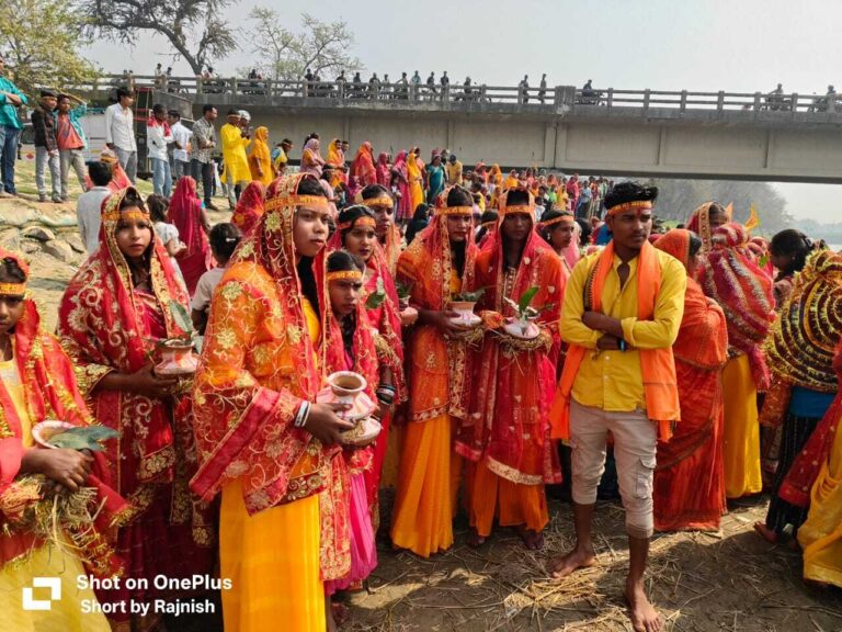 शिव मंदिर में प्राण प्रतिष्ठा को लेकर निकली कलश शोभायात्रा