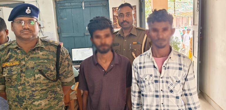 चाचा बाहर से कर रहा स्मैक कारोबार को ऑपरेट, भतीजा बना हैंडलर