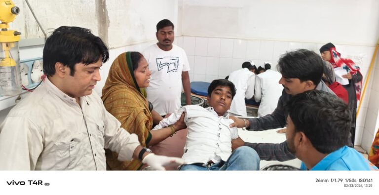 ऑटो के धक्के से बाइक सवार युवक हुआ घायल, रेफर