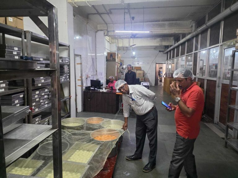 दुकानों से जांच के लिए नौ खाद्य सामग्री के लिये सैंपल