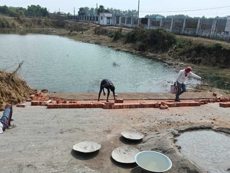 संतालकाटा पोखर में घाट निर्माण व सौंदर्यीकरण शुरू