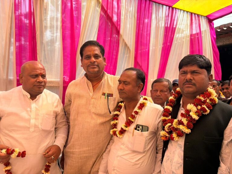 निर्विरोध चुने गए अलौली जदयू प्रखंड अध्यक्ष रूपेश कुमार, कार्यकर्ताओं ने दी बधाई