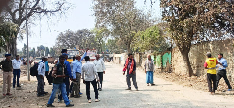 अभयपुर में रेलवे की बड़ी कार्रवाई, स्कूल के मैदान तक पहुंची ””लाल लकीर””