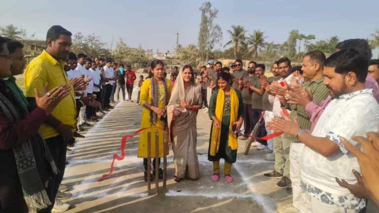 पब्लिक व प्रशासन एकादश के बीच खेला गया मैच, प्रशासन ने जीता मैच