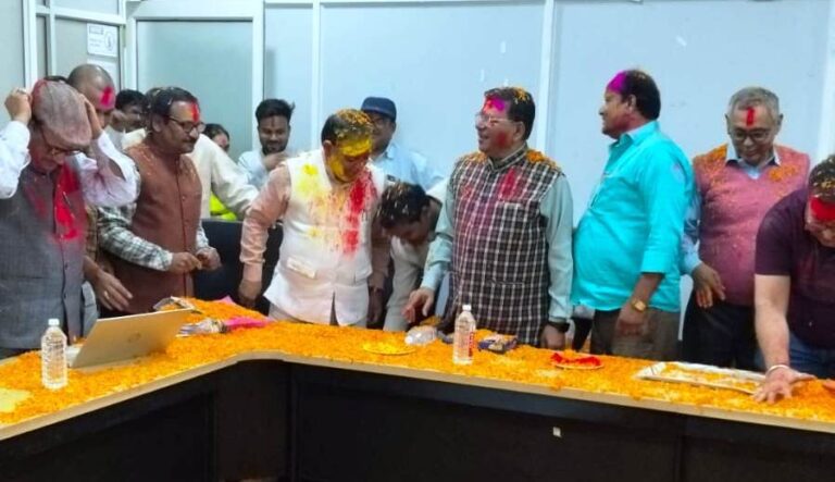 मुंगेर विश्वविद्यालय के सिंडिकेट सभागार में मनायी गयी होली मिलन समारोह
