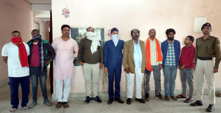 शराब के साथ दो तस्कर व सात शराबी गिरफ्तार
