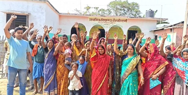 विद्यालय संचालन में लापरवाही के आरोप में प्रदर्शन