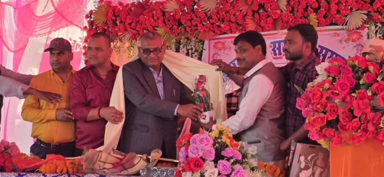 बीइओ के सेवानिवृत्ति पर दी गयी विदाई