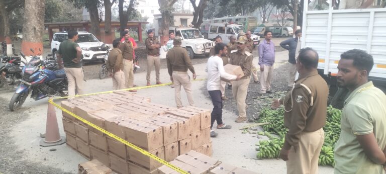 ट्रक से 7052 बोतल अंग्रेजी शराब जब्त