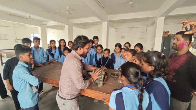 छात्रों को तकनीकी शिक्षा के महत्व से कराया अवगत