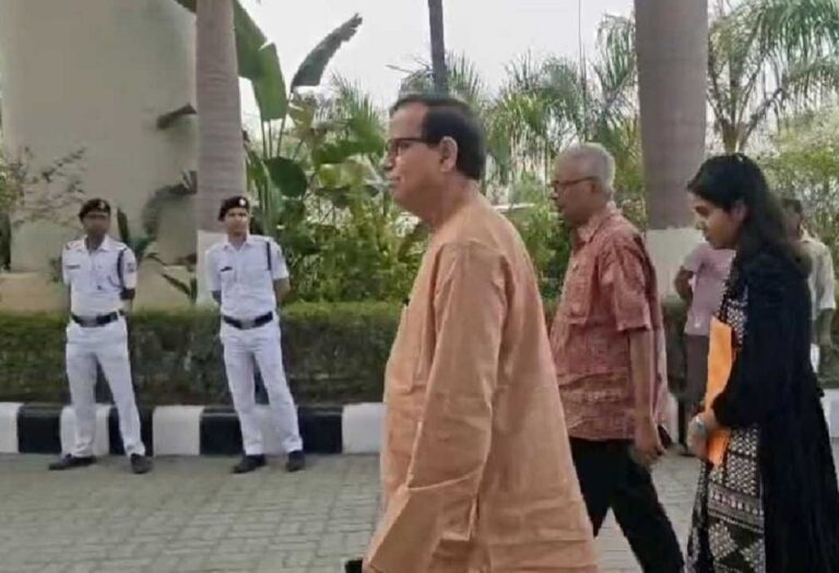 चुनाव आयोग की बैठक: भाजपा ने रखीं 16 सूत्री मांगें, सीपीएम चाहती है दो चरणों में मतदान