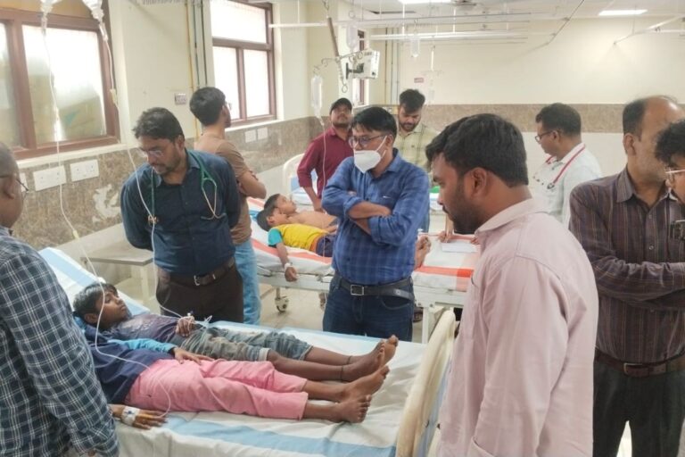 बिहार के इस जिले में पानी पीते ही उल्टी करने लगे 12 बच्चे, स्कूल में हड़कंप, क्या बोले डॉक्टर