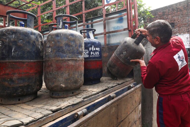 अब बंद नहीं होंगे होटल! राज्यों को कमर्शियल LPG में 10% अतिरिक्त कोटा, PNG शिफ्ट करने वालों को प्राथमिकता