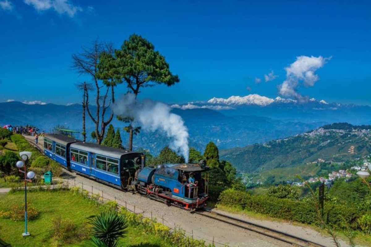 मार्च-अप्रैल में बच्चों के साथ घूमने के लिए बेस्ट हैं ये जगहें 4 Darjeeling