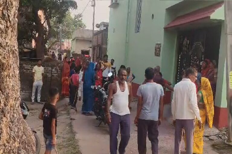 धनबाद के बेहराकुदर में आपसी रंजिश में बमबाजी, इलाके में मची अपरा तफरी