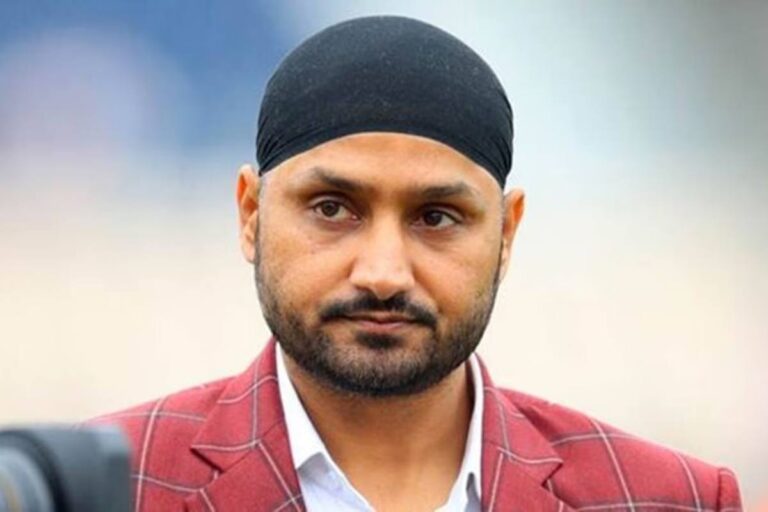 कमेंट्री पर सवाल उठाने पर भड़के हरभजन सिंह, फैन के साथ की गाली गलौज