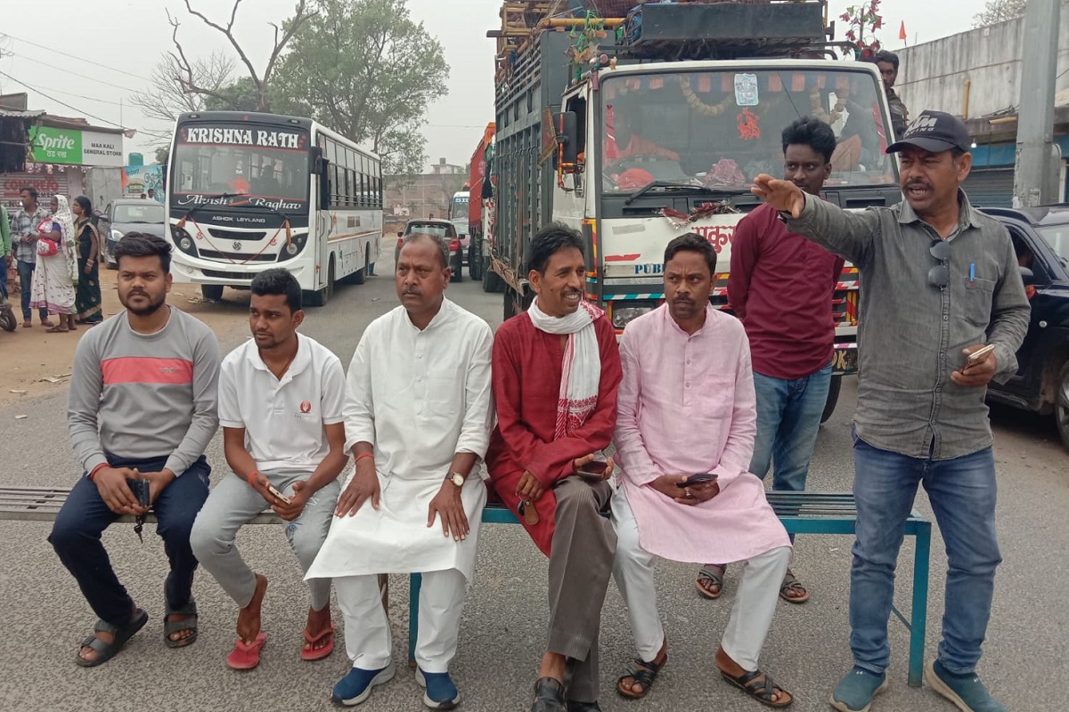 हजारीबाग दरिंदगी के विरोध में विष्णुगढ़ में लॉकडाउन, आरोपियों की गिरफ्तारी की मांग कर रहे आंदोलनकारी 1 Hazaribagh Bandh 1