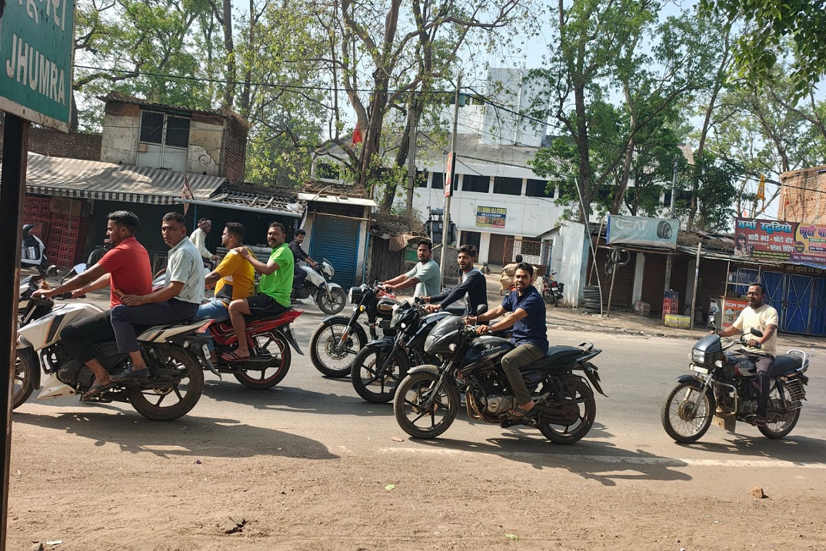 हजारीबाग दरिंदगी के विरोध में विष्णुगढ़ में लॉकडाउन, आरोपियों की गिरफ्तारी की मांग कर रहे आंदोलनकारी 2 Hazaribagh Bandh 7
