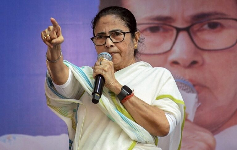 चुनाव आयोग पर भड़की ममता बनर्जी, नौरकशाहों के तबादले पर ज्ञानेश कुमार को लिखा पत्र