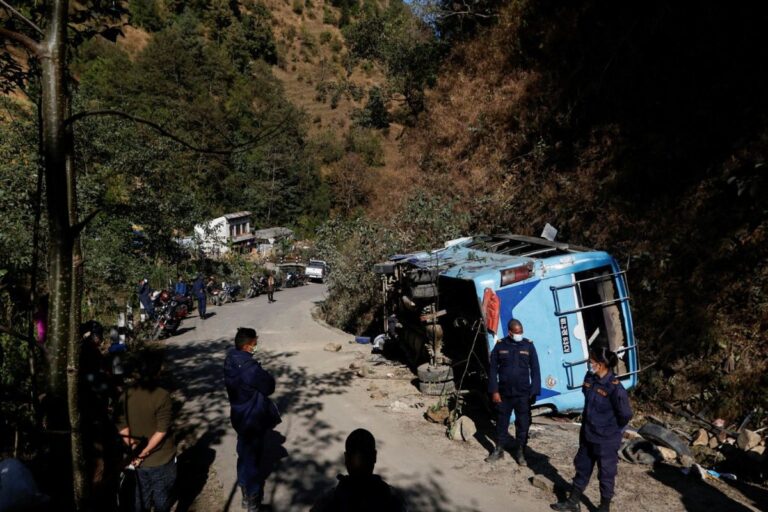 नेपाल में भारत के 7 तीर्थयात्रियों की मौत, मनकामना मंदिर से लौट रही बस पलटी
