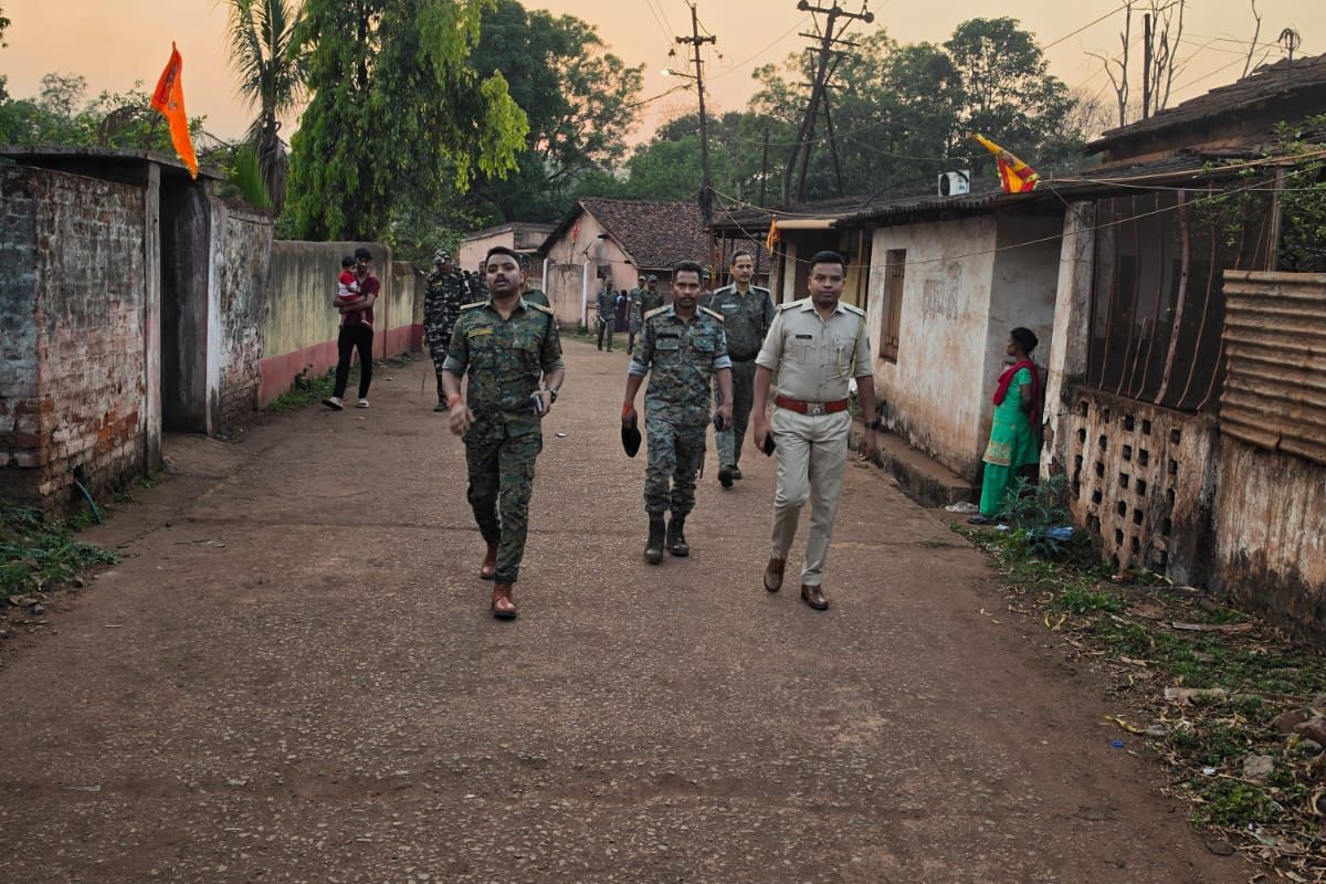 Chaibasa: रामनवमी से पहले नोवामुंडी में पुलिस का शक्ति प्रदर्शन, शांति भंग करने वालों को सख्त चेतावनी 2 Novamundi News 6