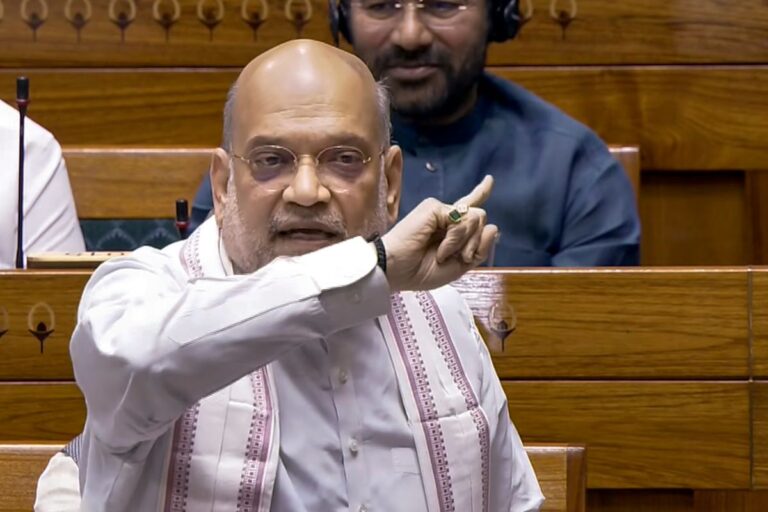 जब बोलने का मौका आता है तो विदेशों में घूमते हैं… राहुल गांधी के आरोपों पर अमित शाह का जवाब