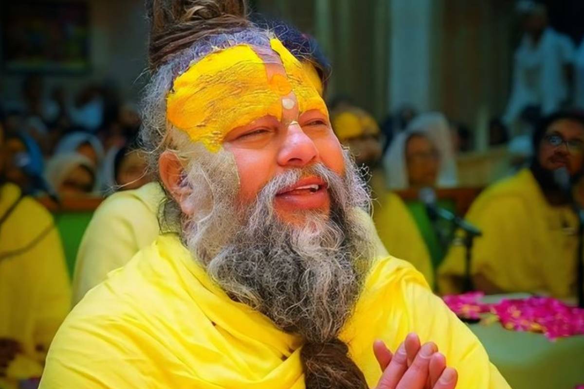प्रेमानंद जी महाराज के अनमोल विचार: मौन से कैसे मिलता है मन को सच्चा सुकून पढ़े 3 Premanand Ji Maharaj Min 1