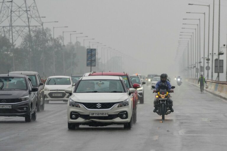 पश्चिमी विक्षोभ के कारण बदला मौसम, उत्तर भारत में बारिश और बर्फबारी, कई राज्यों में पड़े ओले