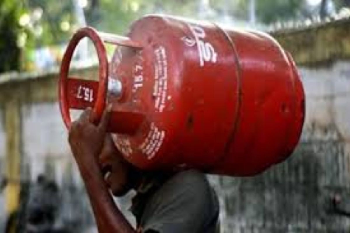 गैस सिलेंडर का संकट