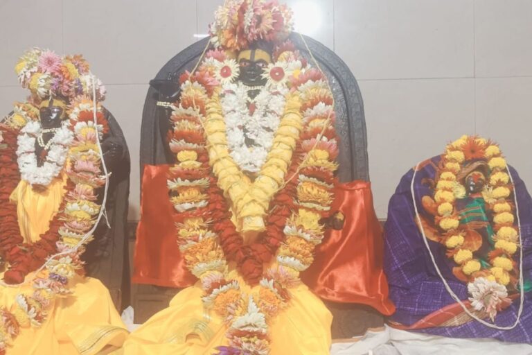 Deoghar: बाबा मंदिर में सजा राम दरबार, विशेष भोग अर्पित