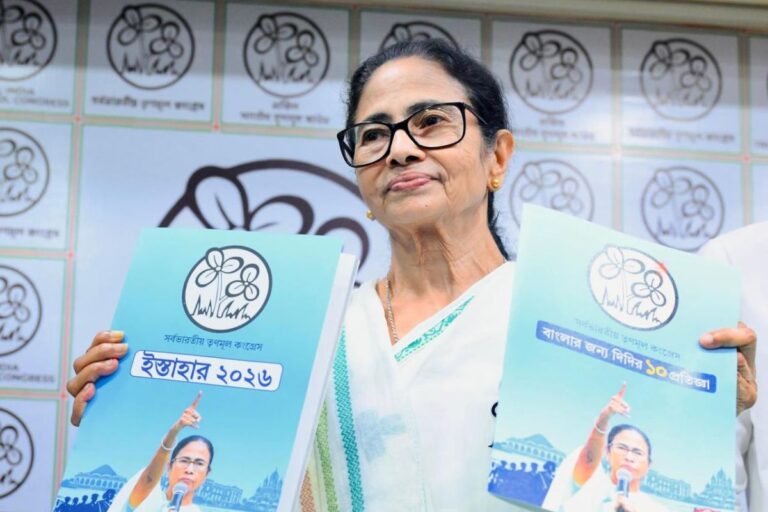 ममता बनर्जी की 10 ‘महा-प्रतिज्ञाएं’: लक्ष्मी भंडार की राशि बढ़ी, बेरोजगारों को भत्ता, जानें दीदी के पिटारे से और क्या निकला
