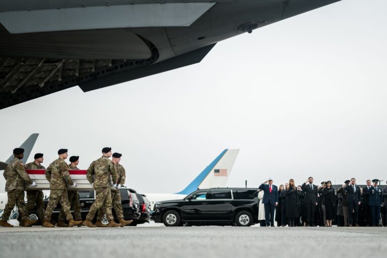 ईरान युद्ध में 6 अमेरिकी सैनिकों की मौत, 140 घायल, 8 की हालत गंभीर: US रक्षा मंत्रालय