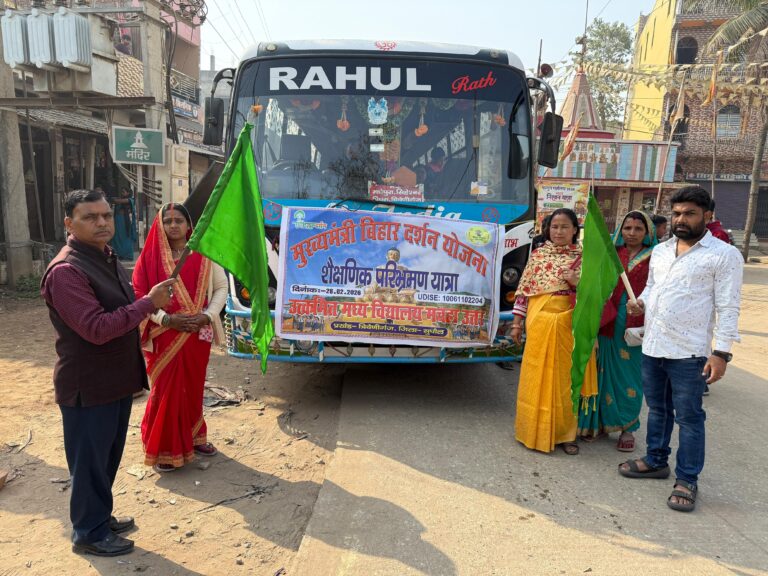 शैक्षणिक परिभ्रमण पर कुपाघाट गये स्कूली बच्चे