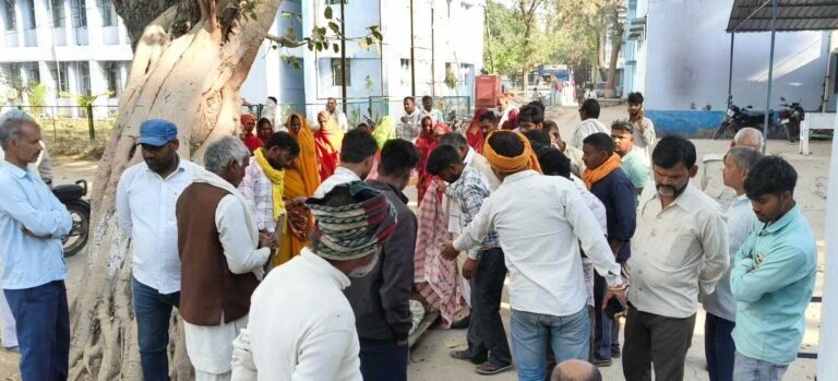 रंग-रोगन के दौरान स्कूल की दूसरी मंजिल से गिरा पेंटर, इलाज के दौरान मौत