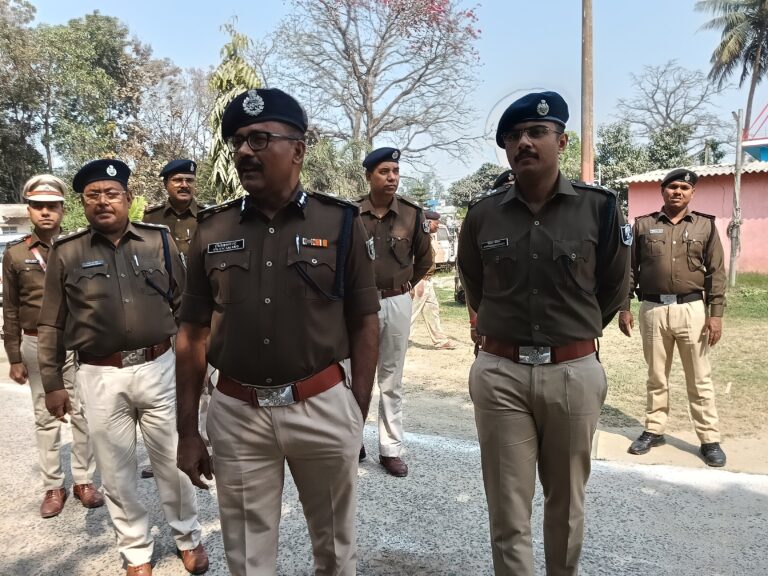 आईजी ने कोढ़ा थाना का पांच घंटे तक किया निरीक्षण, दिये कई निर्देश