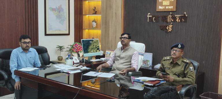 अति संवेदनशील स्थलों पर पर्याप्त पुलिस बलों की तैनाती सुनिश्चित करें : आयुक्त