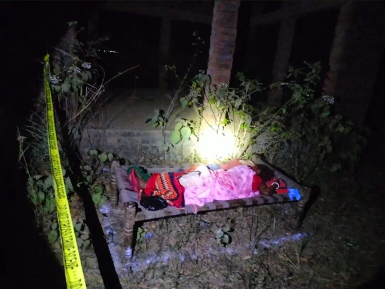 महिला की हत्या के बाद शव जलाने जा रहे थे ससुराल वाले, पुलिस को देख लाश छोड़ भागे