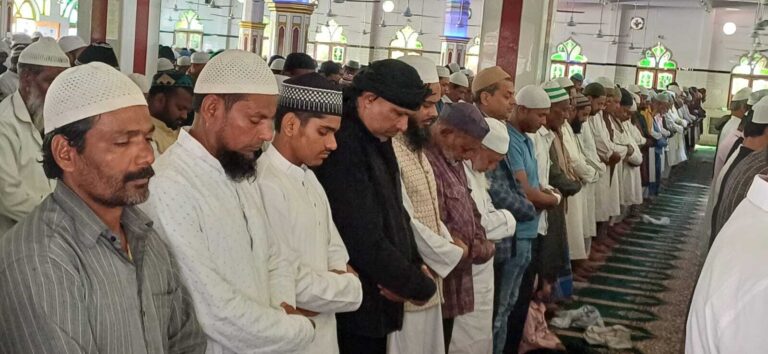 रोजेदारों ने अल्लाह से बरकत, शांति और मुल्क की तरक्की की मांगी दुआ