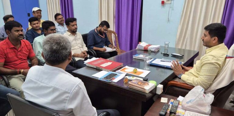 अफवाहों पर ध्यान न दें, डीजल-पेट्रोल प्रचुर मात्रा में उपलब्ध : एसडीओ