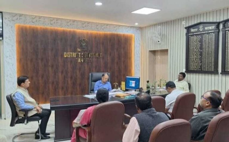 राजकीय गर्ल्स हाईस्कूल व रमेश झा महिला काॅलेज के जर्जर भवन की मरम्मत शीघ्रः डॉ अजय सिंह