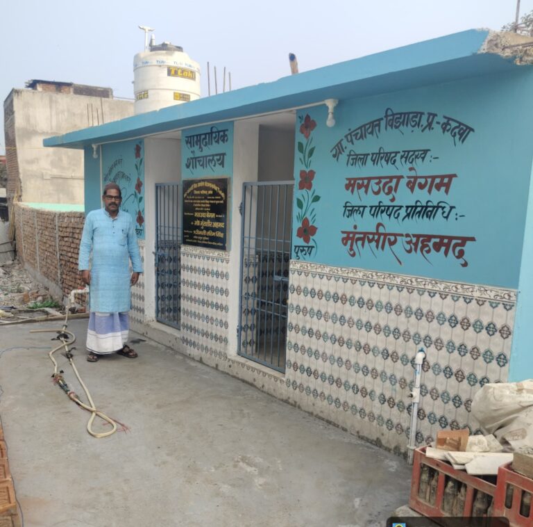कुरूम में सामुदायिक शौचालय का किया शुभारंभ