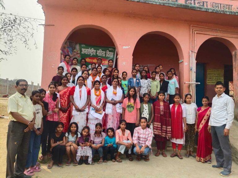 उत्कृष्ट कार्य करने वाली महिलाओं को किया गया सम्मानित