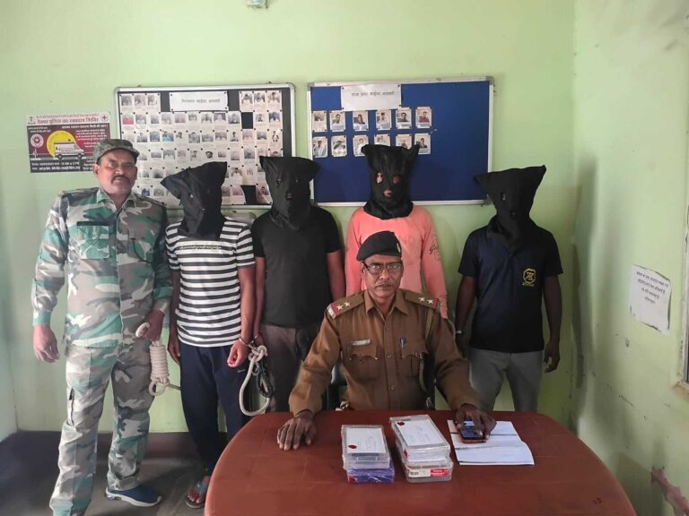 Deoghar News : सरकारी योजनाओं का लाभ दिलाने का झांसा देकर करते थे साइबर ठगी, 11 आरोपी पुलिस के हत्थे चढ़े